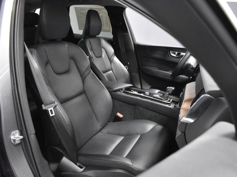 Used 2021 Volvo XC60 T5 Momentum w/ Climate Package AWD/4WD image 14