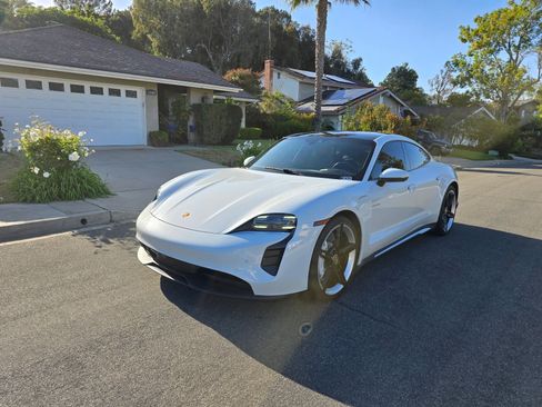Used 2022 Porsche Taycan RWD image 4