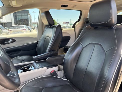 Used 2022 Chrysler Pacifica Limited FWD image 10