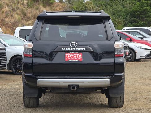 Used 2021 Toyota 4Runner TRD Off-Road Premium w/ Moonroof Package AWD/4WD image 5
