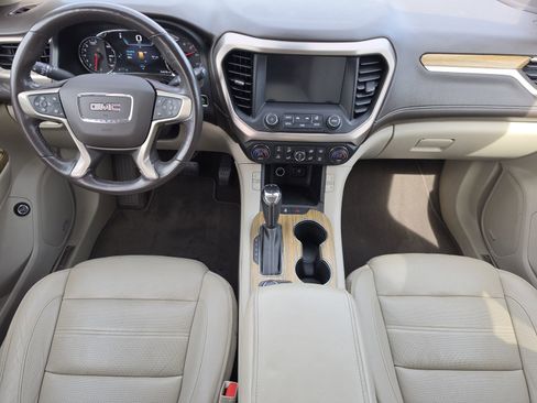 Used 2018 GMC Acadia Denali w/ Technology Package FWD image 10