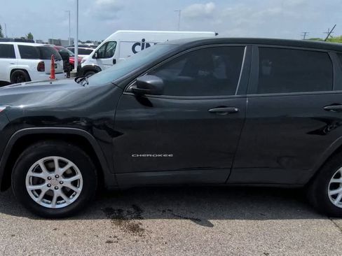 Used 2015 Jeep Cherokee Sport AWD/4WD image 5