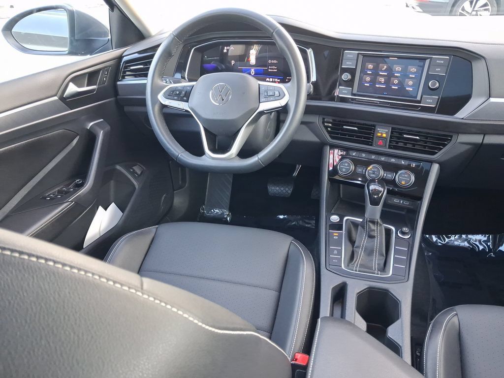 Used 2023 Volkswagen Jetta SE w/ Panoramic Sunroof Package FWD image 17