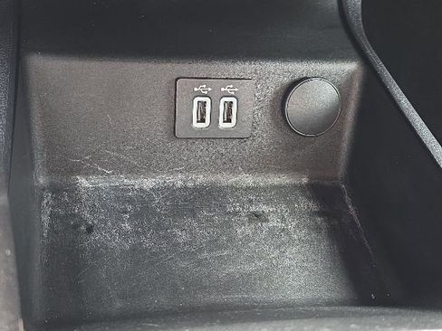 Used 2019 Ford Fusion SE FWD image 16