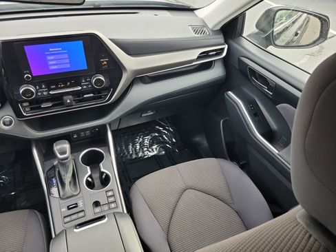 Certified 2024 Toyota Highlander LE image 17