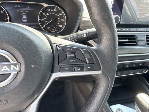 Used 2025 Nissan Altima 2.5 SV image 29