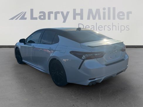 Used 2022 Toyota Camry XSE image 3