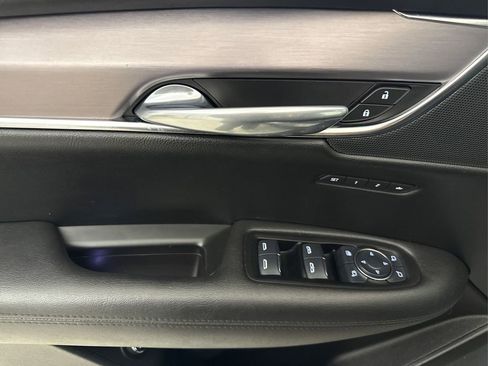 Used 2017 Cadillac XT5 Luxury image 35