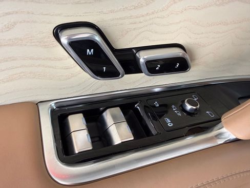 New 2026 Land Rover Range Rover SV AWD/4WD image 12