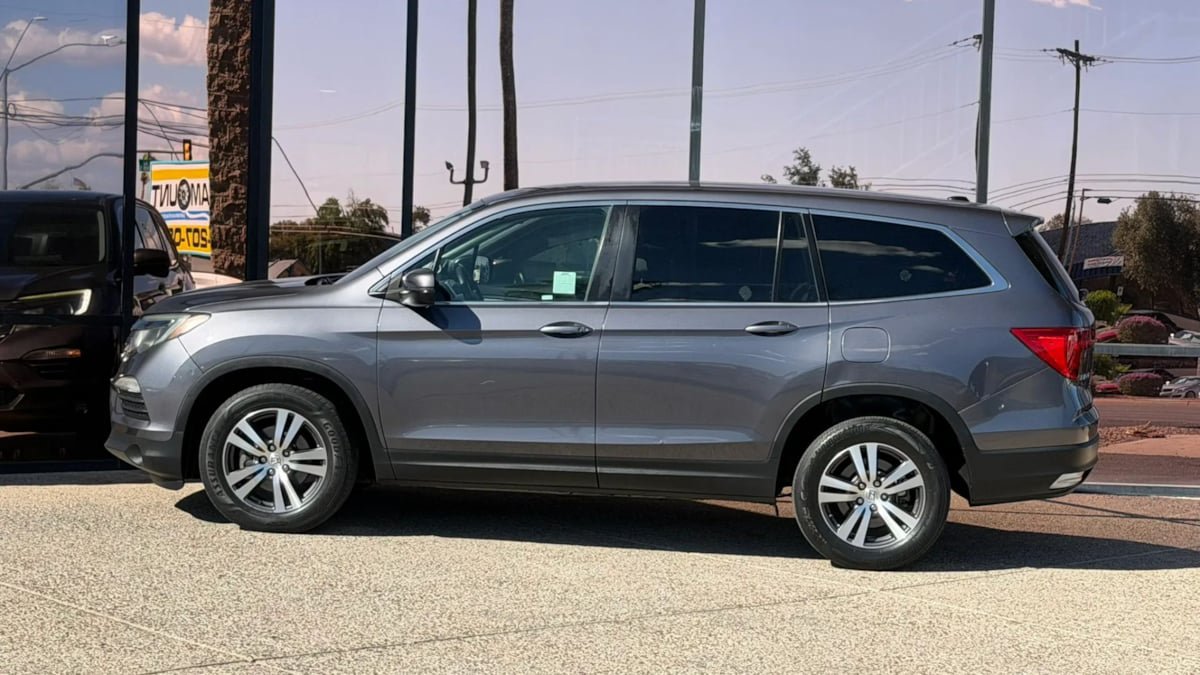 Used 2017 Honda Pilot EX image 6