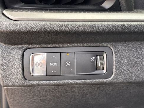 Used 2025 Chevrolet Traverse LT image 17