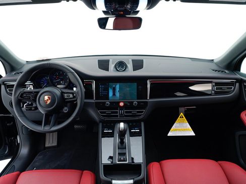 Certified 2026 Porsche Macan AWD/4WD image 19