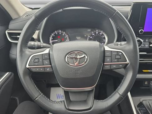 Used 2023 Toyota Highlander XLE AWD/4WD image 13