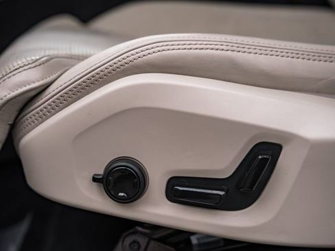 Used 2022 Volvo XC60 T8 Inscription w/ Advanced Package image 35