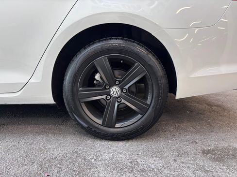 Used 2015 Volkswagen Golf TDI S FWD image 9
