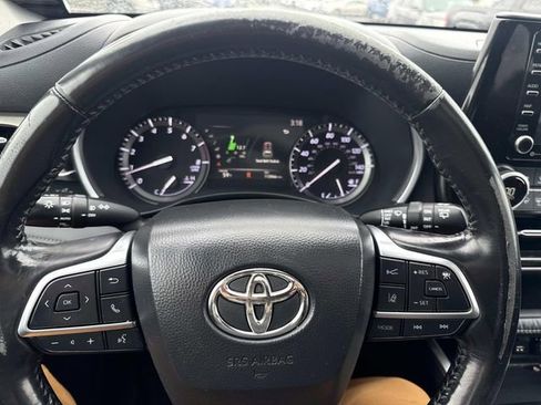 Used 2021 Toyota Highlander XLE image 36