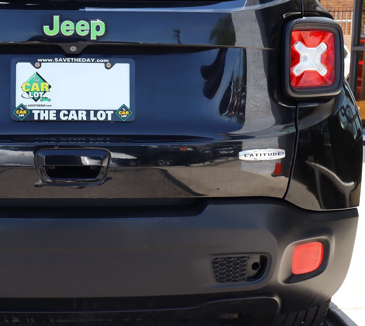 Used 2018 Jeep Renegade Latitude FWD image 21