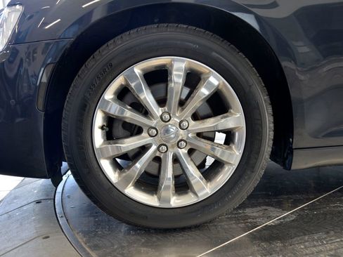 Used 2015 Chrysler 300 C w/ Light Group image 10