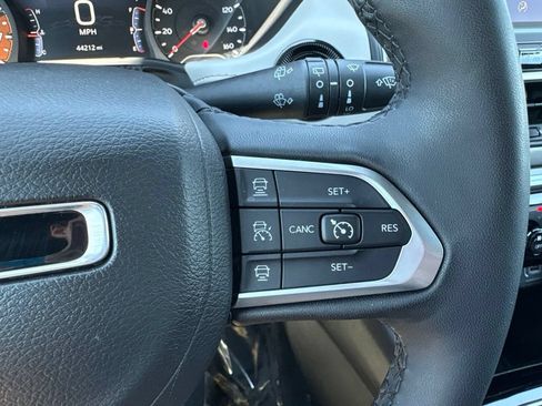 Used 2025 Jeep Compass Limited AWD/4WD image 31