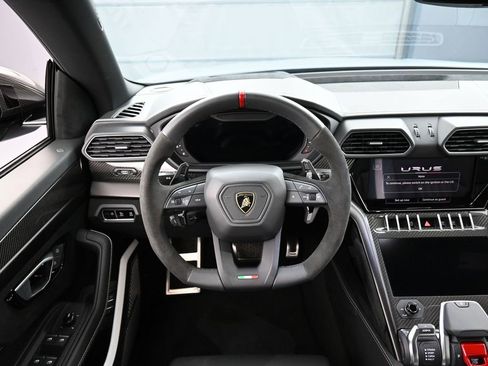 Used 2024 Lamborghini Urus Performante AWD/4WD image 19