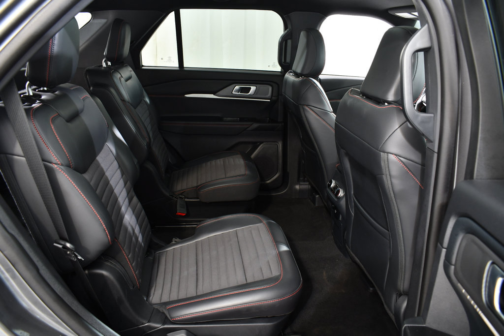 Used 2026 Ford Explorer ST-Line w/ ST-Line Street Pack AWD/4WD image 19