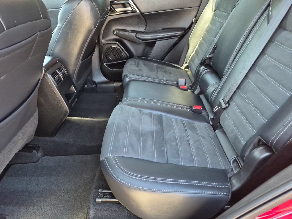 Used 2025 Mitsubishi Outlander SE AWD/4WD image 28