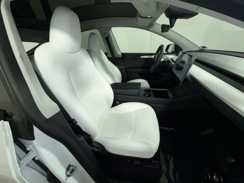 Used 2023 Tesla Model Y Long Range image 28