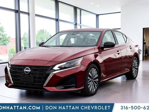 Used 2025 Nissan Altima 2.5 SV FWD image 18