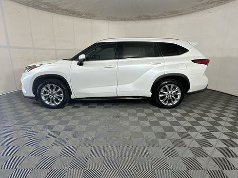 Used 2022 Toyota Highlander Limited FWD image 6
