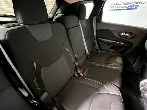 Used 2015 Jeep Cherokee Latitude w/ Cold Weather Group image 22