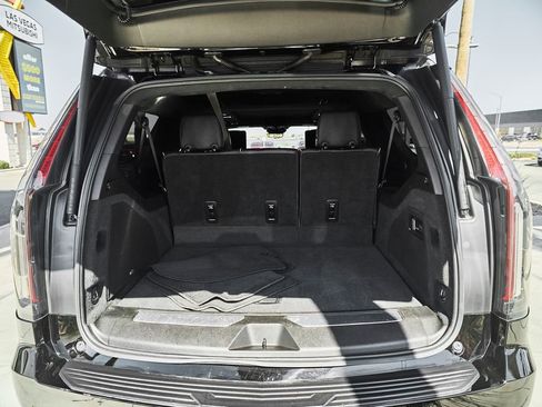 Used 2021 Cadillac Escalade ESV Sport Platinum w/ LPO, ONYX Package AWD/4WD image 8