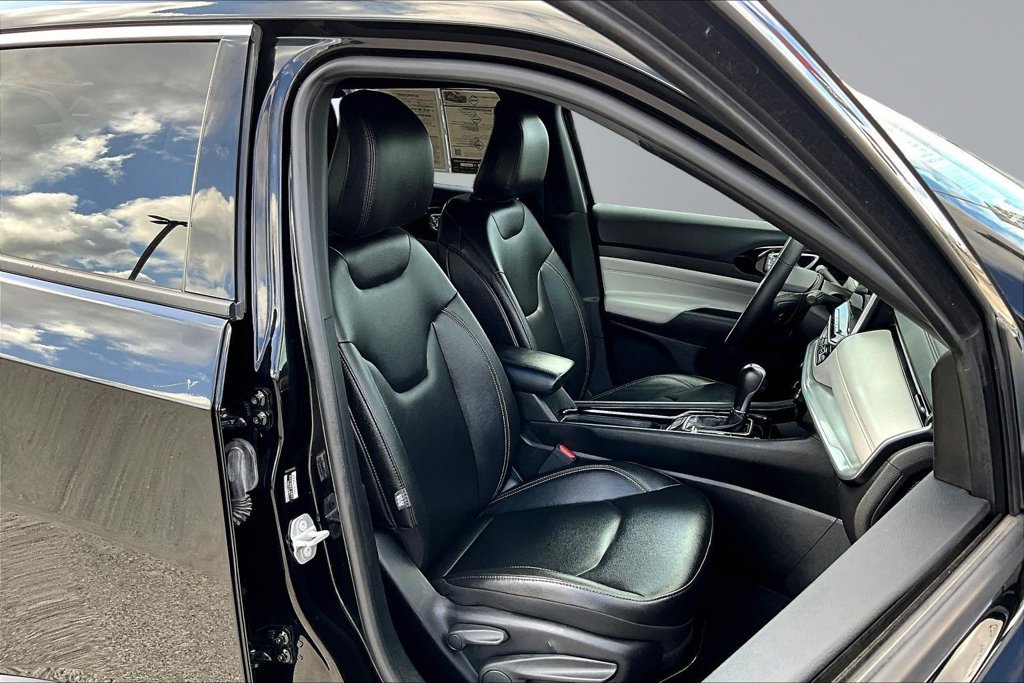 Used 2025 Jeep Compass Limited AWD/4WD image 30