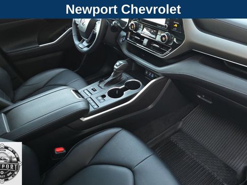 Used 2022 Toyota Highlander XLE image 18