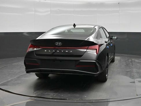 New 2026 Hyundai Elantra SEL Sport FWD image 6