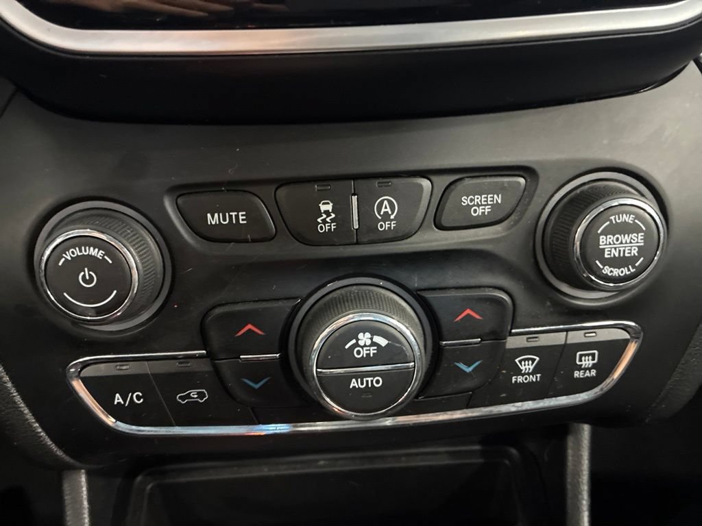 Used 2019 Jeep Cherokee Limited AWD/4WD image 25