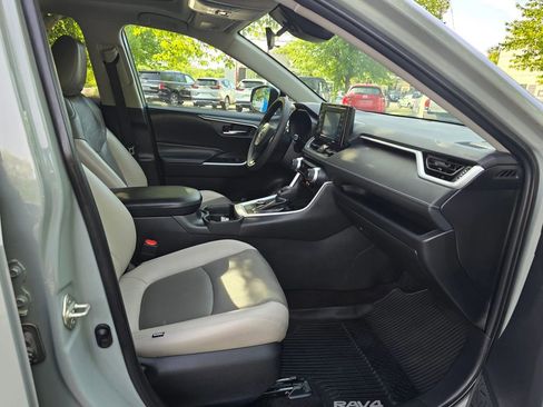 Used 2020 Toyota RAV4 XLE w/ Convenience Package AWD/4WD image 11