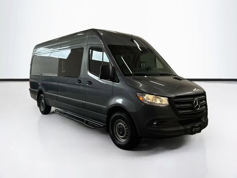Used 2024 Mercedes-Benz Sprinter 2500 image 3