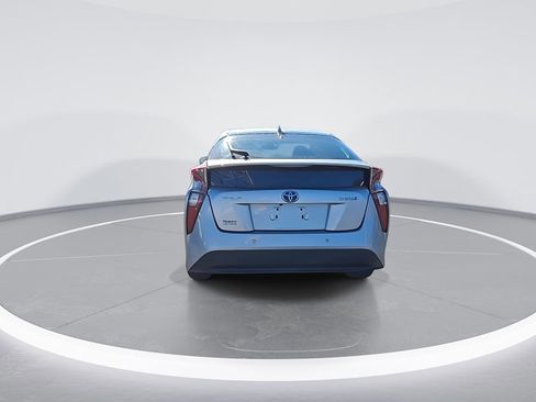 Used 2018 Toyota Prius Three image 9