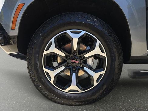 Used 2025 GMC Yukon AT4 AWD/4WD image 37