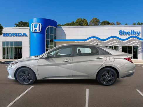 Used 2022 Hyundai Elantra SEL w/ Convenience Package image 5