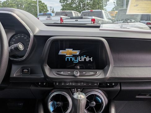 Used 2018 Chevrolet Camaro SS RWD image 9