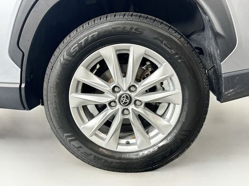 Used 2023 Toyota Corolla Cross LE image 11