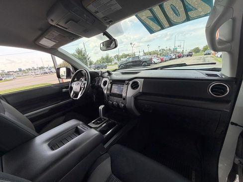 Used 2017 Toyota Tundra SR5 w/ SR5 Upgrade Package AWD/4WD image 26