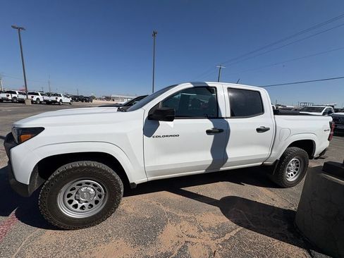 Used 2024 Chevrolet Colorado W/T w/ WT Convenience Package AWD/4WD image 3