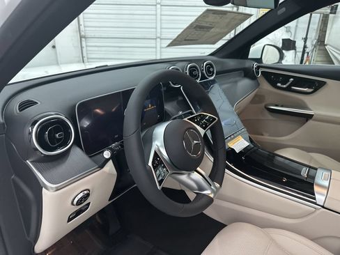 Used 2026 Mercedes-Benz GLC 300 image 10