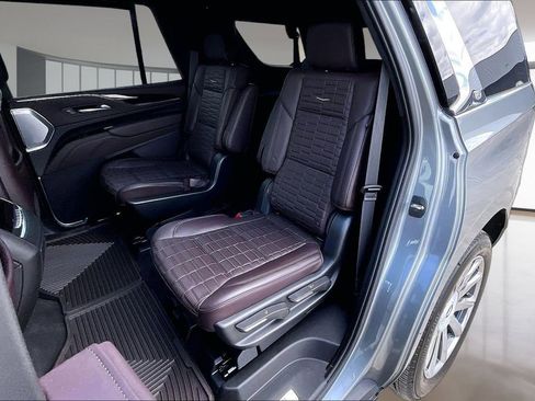 Used 2023 Cadillac Escalade Premium Luxury Platinum w/ LPO, Floor Liner Package AWD/4WD image 26
