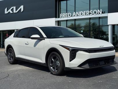 New 2025 Kia K4 LXS