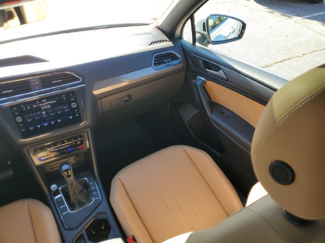 Certified 2023 Volkswagen Tiguan SE w/ Panoramic Sunroof Package FWD image 9