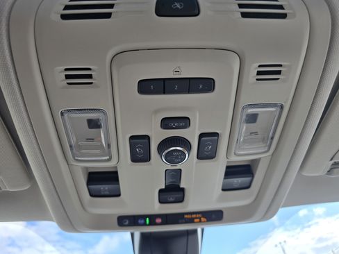 Used 2022 GMC Yukon XL Denali w/ Denali Ultimate Package AWD/4WD image 36