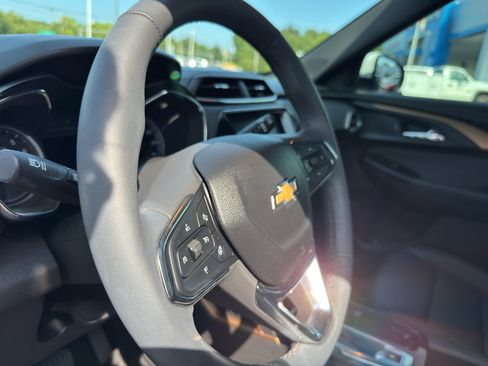 Used 2023 Chevrolet TrailBlazer ACTIV w/ Sun and Liftgate Package FWD image 9